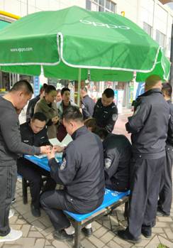 南校區(qū)綜合樓外來(lái)及流動(dòng)人口完成實(shí)名制入檔